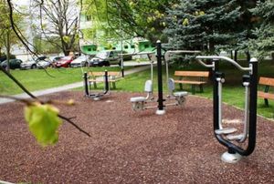 Karviná - studie vnitrobloků - venkovní fitness pro seniory 1.jpg